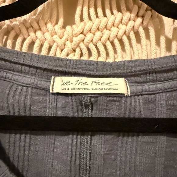 We The Free Charcoal Top with Pastel Tie-Dye Sleeves Women’s Small, Casual Boho - Picture 2 of 2